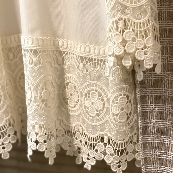 Beige lace top, dressy - Picture 4 of 4